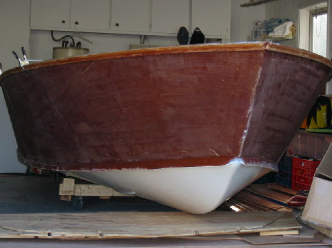Bow view
Bottom is painted and the sides are "mostly" faired.
