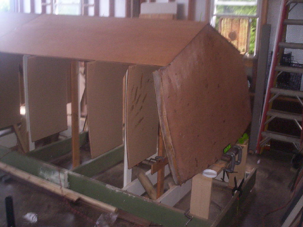 Jig with bottom and transom
