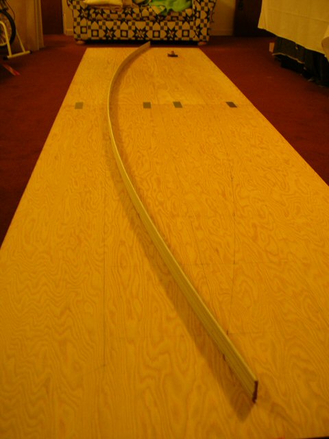 Drawing the curve.
A 16 ft length of baseboard moulding proved ideal for "joining the dots" to scribe the curves.
