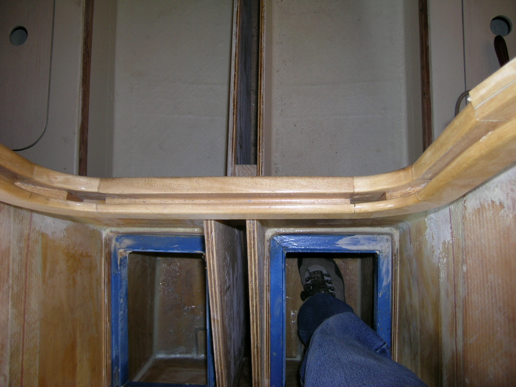 drainage in companionway capping

