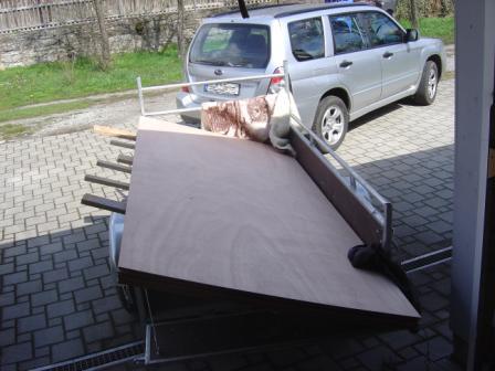 plywood arrived.....
my small trailer with 7sheets okume marine plywood from Bryzell Netherlands (registered by German Lloyd)
